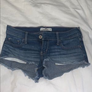 Hollister short-shorts